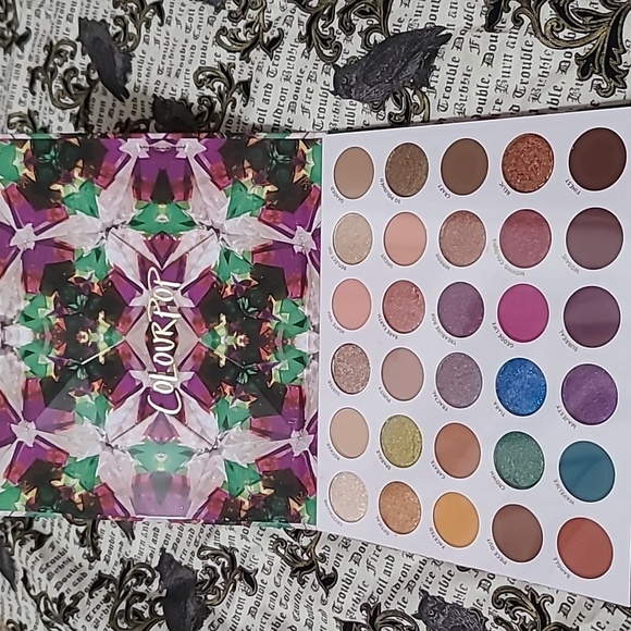 Colourpop Play it Jewel palette - Picture 4 of 4